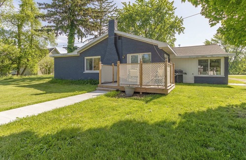 Douglas House | Hickory Cottage: Cozy 2-Bedroom in Douglas, MI, close to beaches, downtown, antiques and more!*