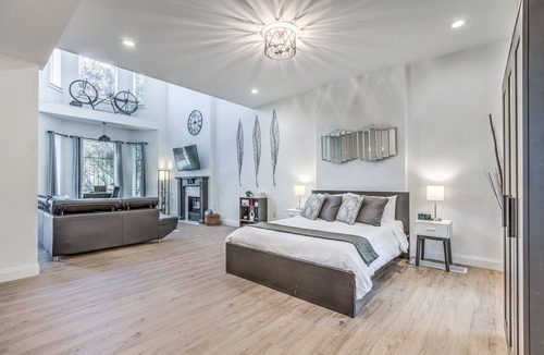 Central West End Apartment | Hidden Gem | JZ Vacation Rentals