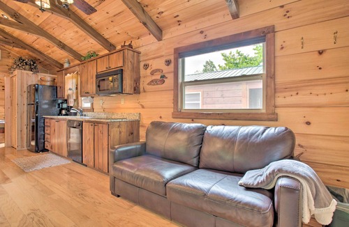 Mill Spring Cabin | Hike, Sip & Unwind! Mill Spring Cabin Near Winery