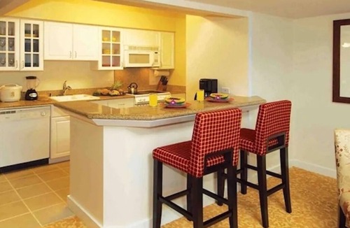 Waikiki Condo | Hilton Hawaiian Village Lagoon Tower:Two bedroom suite at a perfect beach resort