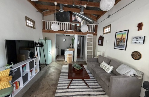 Cabbagetown Apartment | Historic Cabbagetown Loft - Walk to BeltLine, Parks, Dining & Bars