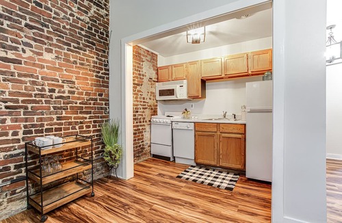 Athens Cottage | Historic, Downtown, 2BD, Wi-Fi, Streaming, Coffee - Holiday Home