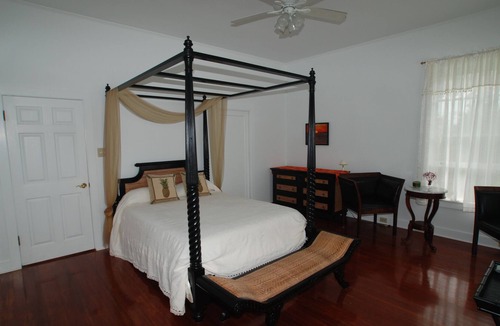 Keaau Bed & Breakfast | Historic Estate - Lunalilo Suite