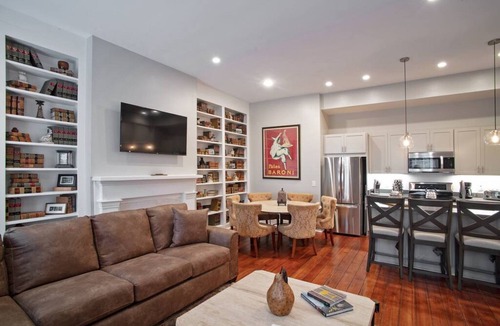 Historic District - North Villa | Historic Home 5 bedroom, 5 bath w/9 beds and 2 Parking spots
