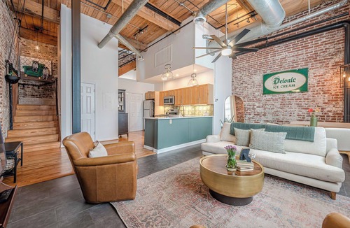 Oakland Condo | Historic Loft in Grant Park 3 less than 3 minute walk to MARTA Rail