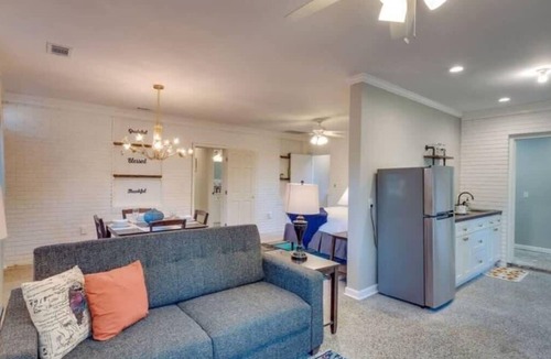 Thunderbolt House | Historic Studio & Pool Under Spanish Moss Oaks