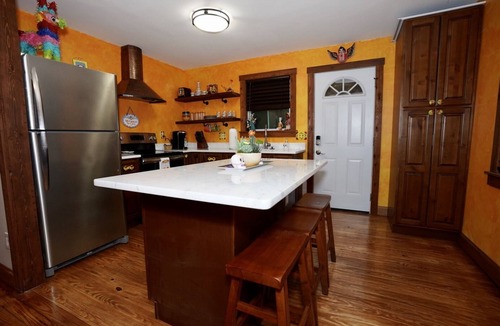 Riverside House | HistoricHotspot! walk to bars, resturaunts, shops. GREAT NIGHTLIFE! Pet Friendly