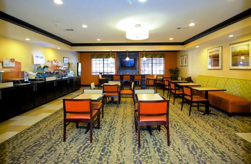 Acworth Hotel | Holiday Inn Express & Suites Acworth - Kennesaw Northwest by IHG