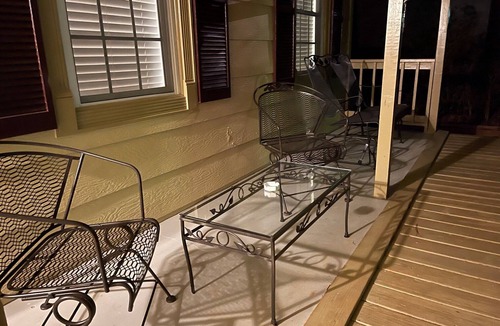 Lilburn House | Home Near Stone Mountain Park Minutes to Atlanta and FIFA.