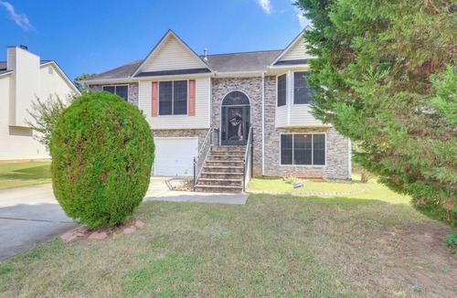 Hampton House | Home w/Large Yard in Quiet Atlanta Suburb