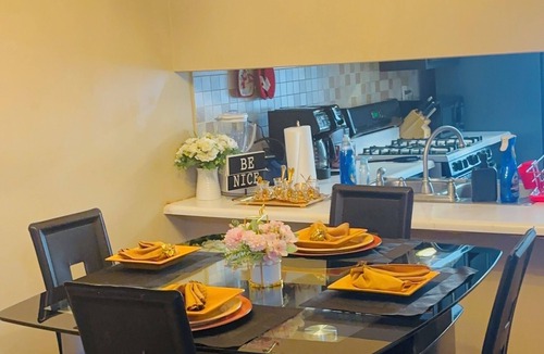 Peachtree Corners House | Homely 2-bedroom . Long Term Stays . Staycation . Work Trips . Pet Friendly