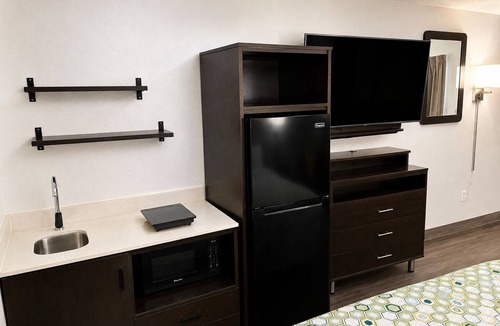 Crestline Heights Hotel | HomeTowne Studios by Red Roof Birmingham - Highway 280