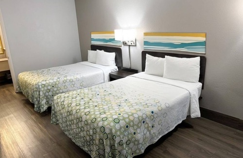 Crestline Heights Hotel | HomeTowne Studios by Red Roof Birmingham - Highway 280