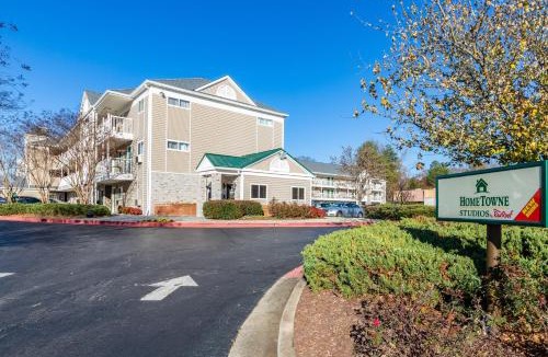 Chamblee Hotel | HomeTowne Studios by Red Roof Atlanta - Chamblee