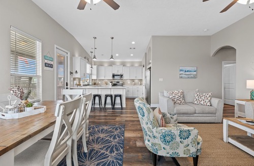 Crystal Beach House | Hot Tub + Firepit! Elevator, Dogs ok - Summer Savings!