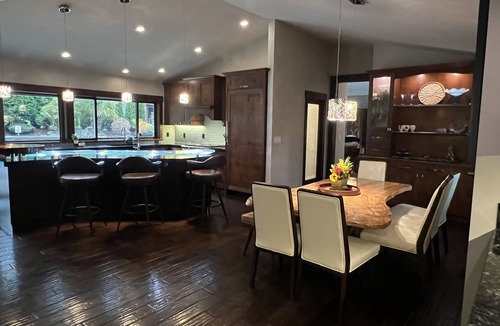 North Creek House | Hot Tub I Fireplace I Pool Table I King Bed I Private Parking