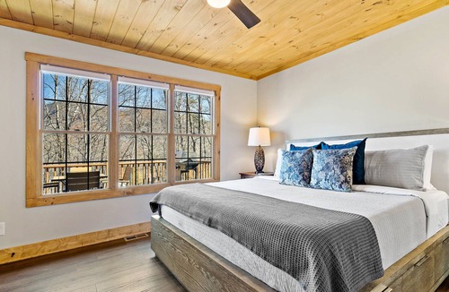 Lake Lure Cottage | Hot Tub, Pet Friendly, Fire Pit, Very Nice! - Happy Bear by Carolina Properties