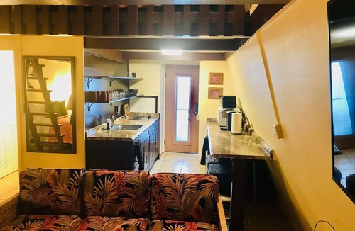 Kaunakakai Apartment | Hotel Moloka’i - AC, Ocean Side, Pool, BBQ Grills, Kitchenette, Lanai, Wifi.