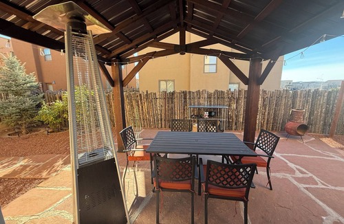 Santa Fe House | House in quiet neighborhood, 2 parking spaces, easy access.