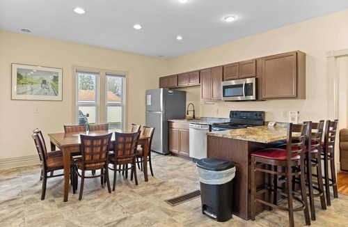 Town of Milo Apartment | House of Vines: Walkable Penn Yan Retreat. Kayaks and Indoor Pool Access