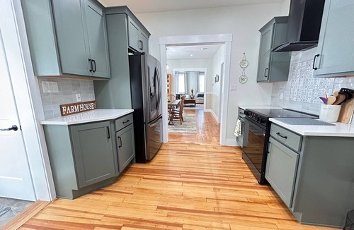 Scotia House | HUGE Remodeled Home Chef's Kitchen Near Union, GE, Saratoga, Proctors Parking