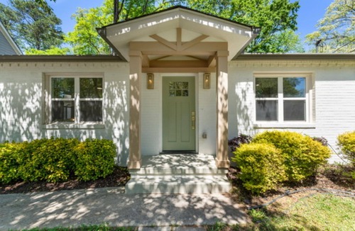 Hapeville House | Ideal Stay for Business Pros and Travel Nurses—Minutes from ATL Airport.