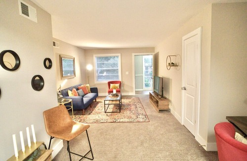 South Tuxedo Park Apartment | ⭐️IDEALISTIC 2BR HOME IN BUCKHEAD SECONDS AWAY FROM WORLD-CLASS SHOPPING AND DIN