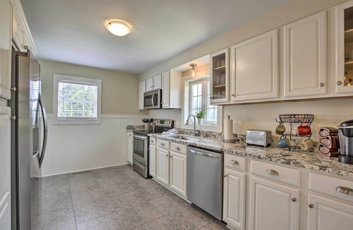 Athens House | Idyllic Getaway w/Deck ~ 4 Mi to Dtwn Athens