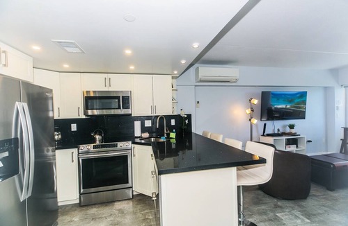 Waikiki Condo | If you're looking for your get-away spot, look no further.