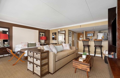 Waikiki Condo | Ilikai 1718 Free Parking* Ocean/Lagoon King Bed, Sofa Bed