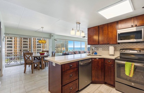 Waikiki Apartment | Ilikai Hotel Condo with Ocean, Lagoon & Fireworks Views