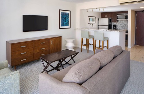 Waikiki Condo | Ilikai Hotel Waikiki STCV2 | City View Suite – Heated Pool & Spa