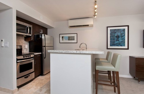Waikiki Condo | Ilikai Hotel Waikiki STCV2 | City View Suite – Heated Pool & Spa