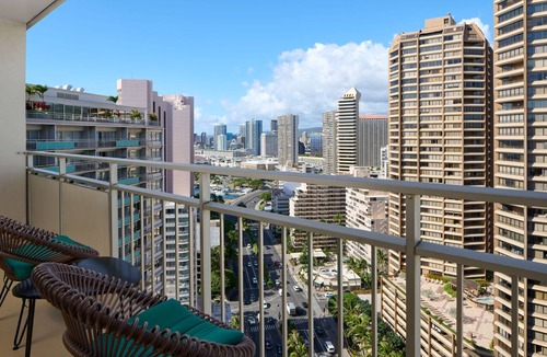 Waikiki Condo | Ilikai Hotel Waikiki STCV2 | City View Suite – Heated Pool & Spa