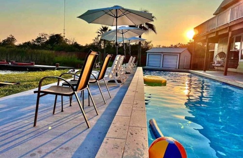 Dickinson House | Indoor/Outdoor Pool Sleeps 25 Waterfront Lakehouse