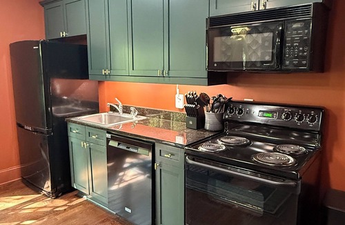 Inman Park Apartment | Inman Park Carriage House - 30 day min.