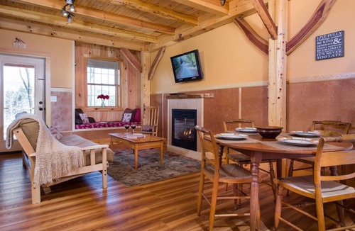 Ripton Cabin | Inviting timber frame cabin in Vermont's Green Mountains