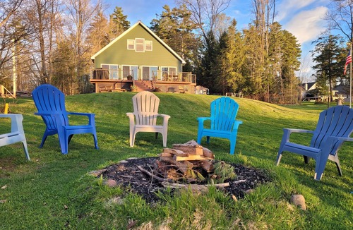 Broadalbin House | Island View Escape: Lake, Private Beach, Deck, Firepit, Family, Game Room, more!