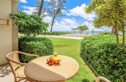 Wailua Apartment | Islander on the Beach 152 Direct Oceanfront Studio