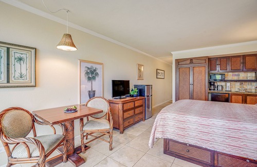 Wailua Apartment | Islander on the Beach 160 Direct Oceanfront Studio