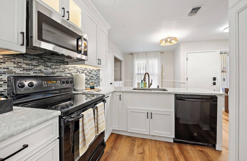 Del Rio House | Jacksonville Family Oasis with Screened Heated Pool Sleeps 10
