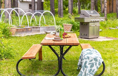East Glacier Park Village House | Jacobson's Cottages Cabin #9