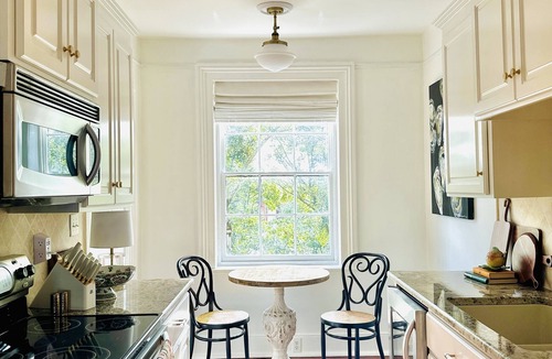 Historic Downtown Savannah Condo | Jones St Penthouse with PRIVATE Rooftop & Spectacular Views ~ FREE Golf Cart