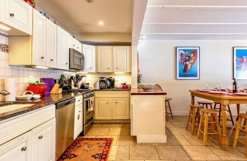Manchester House | July 4 special: Sleep 20, 6BR/6BA. Pool, tennis, views, resort. Dogs loved!