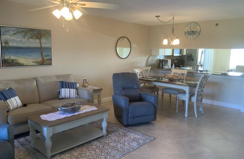 Jupiter Condo | Jupiter Bay Garden View Easy Walk to Carlin Park Beach, Shops, Restaurants& Fun