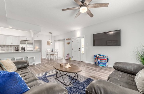 Bella Vista Condo | JupRent's Coastal Paradise - 8 min walk to Beach, Golf, Fishing, - 2Bed/2Bath