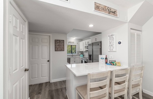 Bella Vista Condo | JupRent's Paradise on the Park - Prime Location- 8 min walk to beach- 3bed/3bath