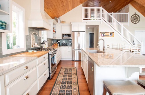 Town of Jerusalem House | Just Bluffin': Keuka Lake Luxury Rental + Hot Tub! Close to Wineries