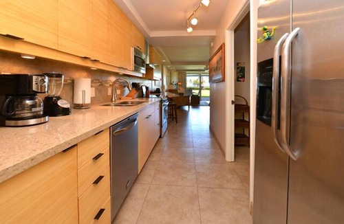 Kaanapali Condo | Kaanapali Golf Front, Modern studio, Walk to Beach 5 mins, Washer Dryer