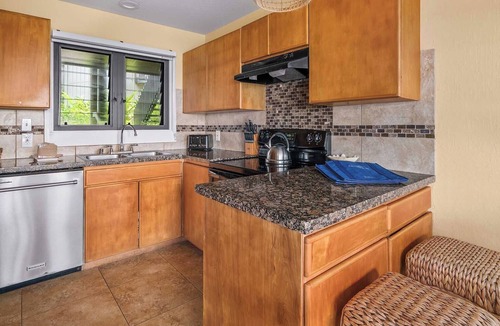 Lihue Condo | Kaha Lani 125 By Parrish Kauai - oceanfront views on the trendy Eastside!